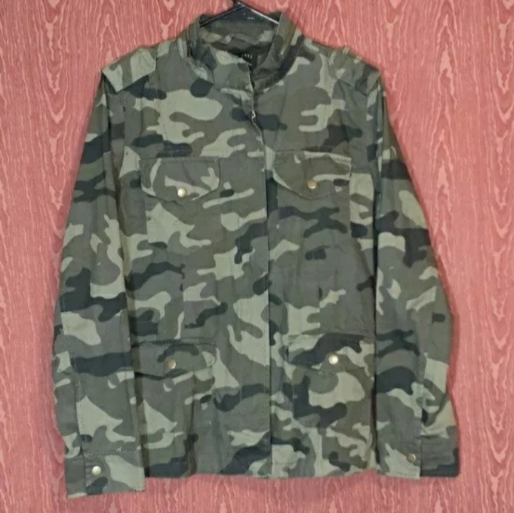 Love Tree Green Camouflage Utility Jacket